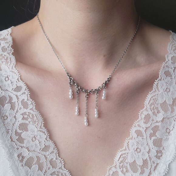 Vintage Victorian white pearl chandelier necklace with a small silver chain - Picture 3 of 9